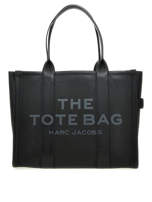 Acquistando La Borsa Grande In Pelle