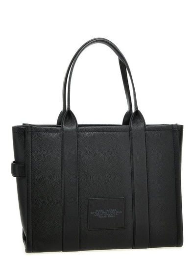 Acquistando La Borsa Grande In Pelle