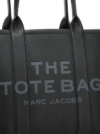 Acquistando La Borsa Grande In Pelle