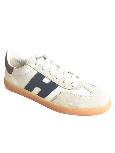 H647 Sneakers
