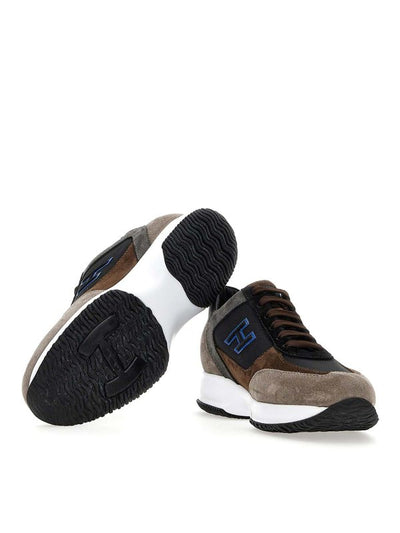 Sneakers Interactive