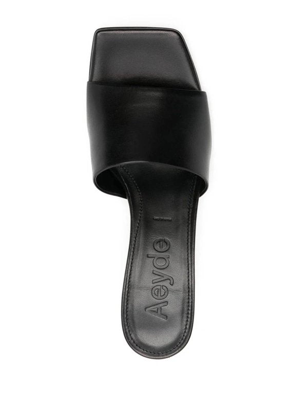 Sabot Jeanie