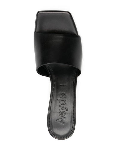 Sabot Jeanie